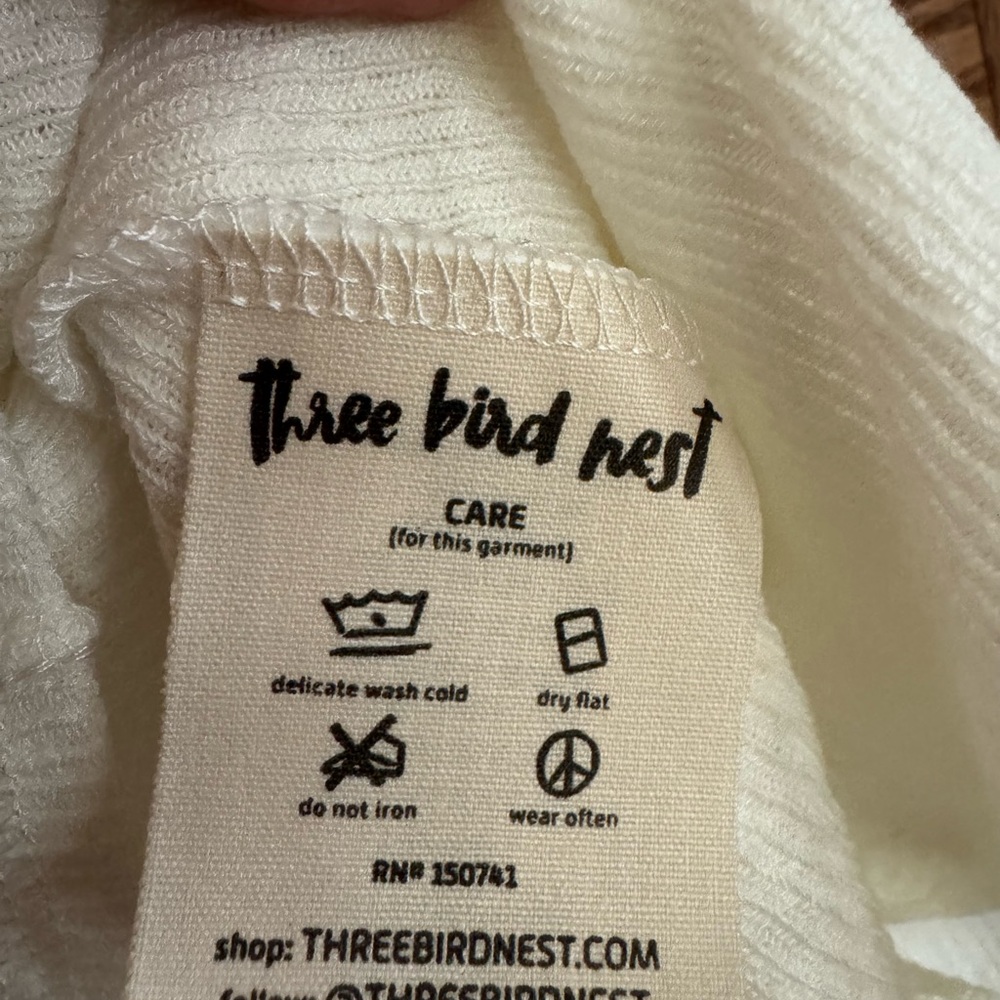 Three Bird Nest White Flowy Tank Top - Picture 3 of 3